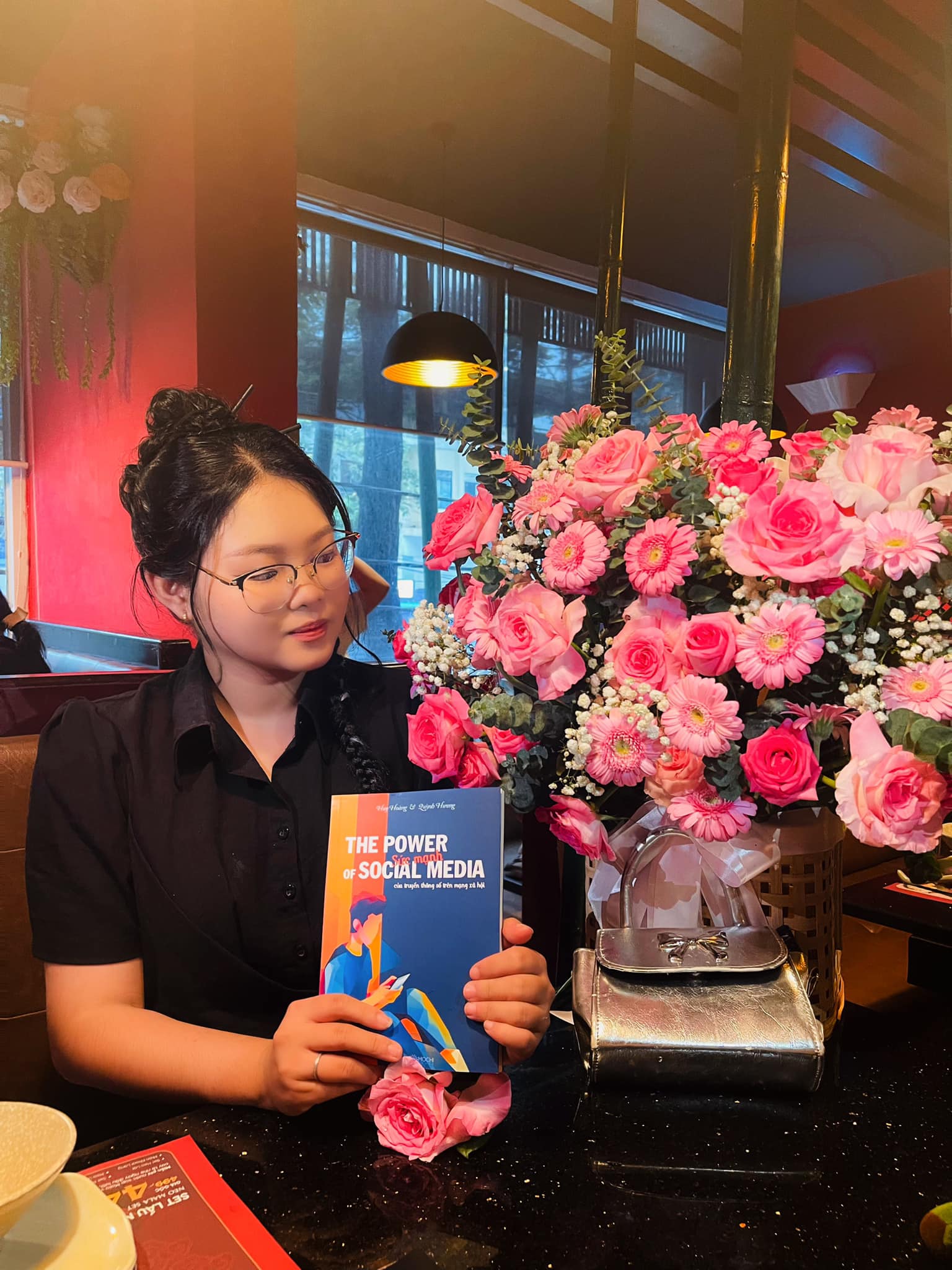 Biên tập & Thiết Kế Bìa Sách The Power of Social Media