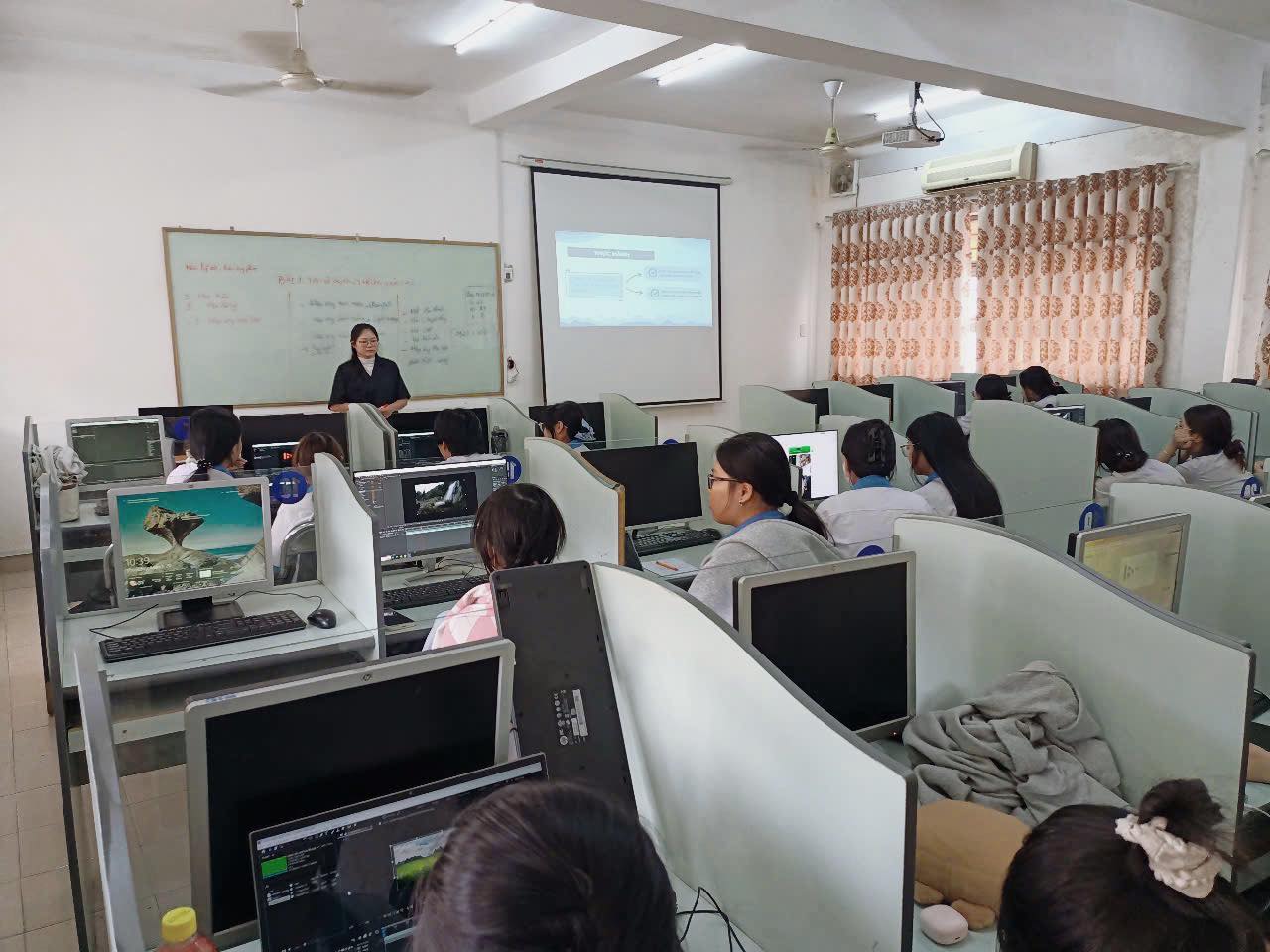Đào tạo dựng video Adobe Premiere cho sinh viên