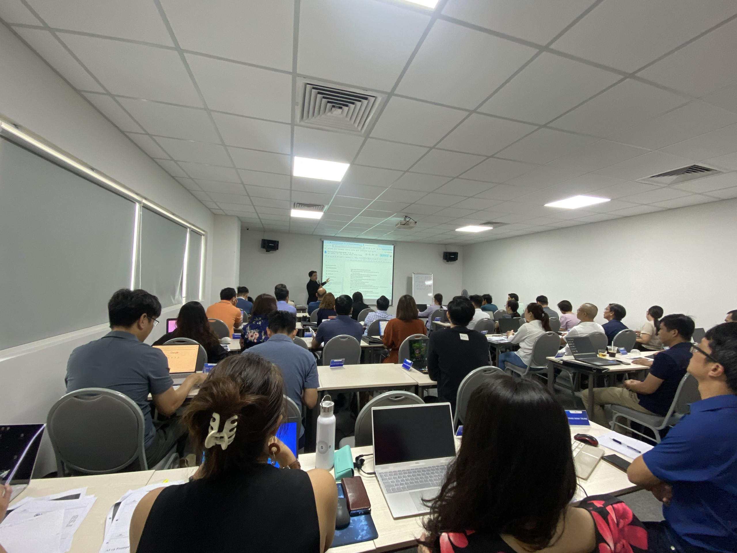 Đào tạo AI cho doanh nghiệp tài chính